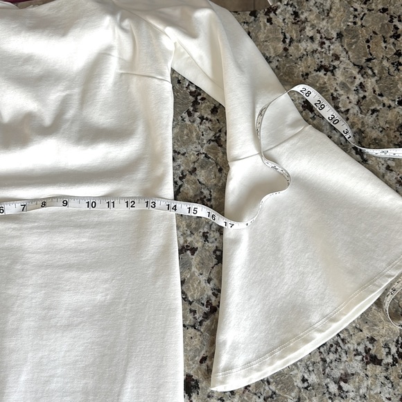 🌸🩵GORGEOUS!!! WHITE~ OFF OR ON THE SHOULDERS…LULUS DRESS SIZE MEDIUM - Picture 12 of 14